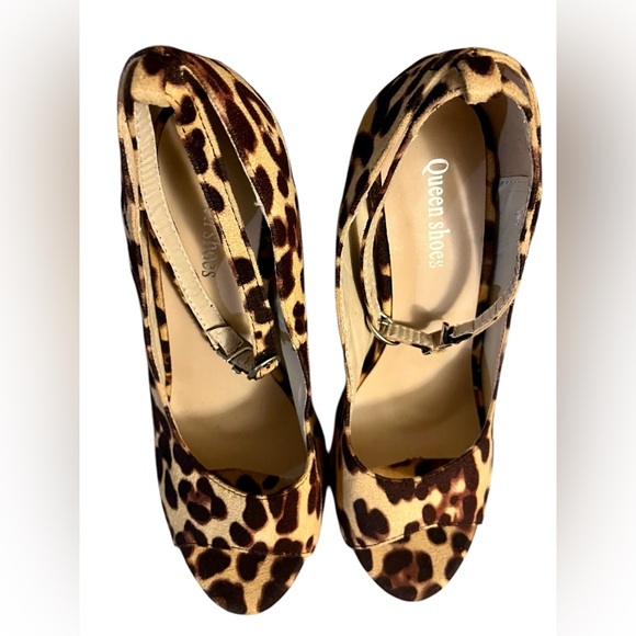 Hostess Pick 🥳💥 Leopard Print Women's Heels - Picture 9 of 10